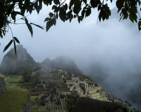 Boulders placed on Railway Lines Trap 900 Visitors near Machu Picchu